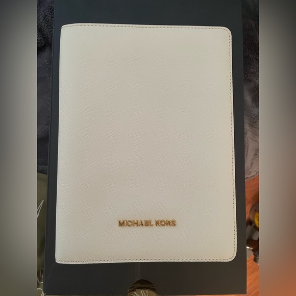 Michael Kors iPad Case - Picture 2 of 3